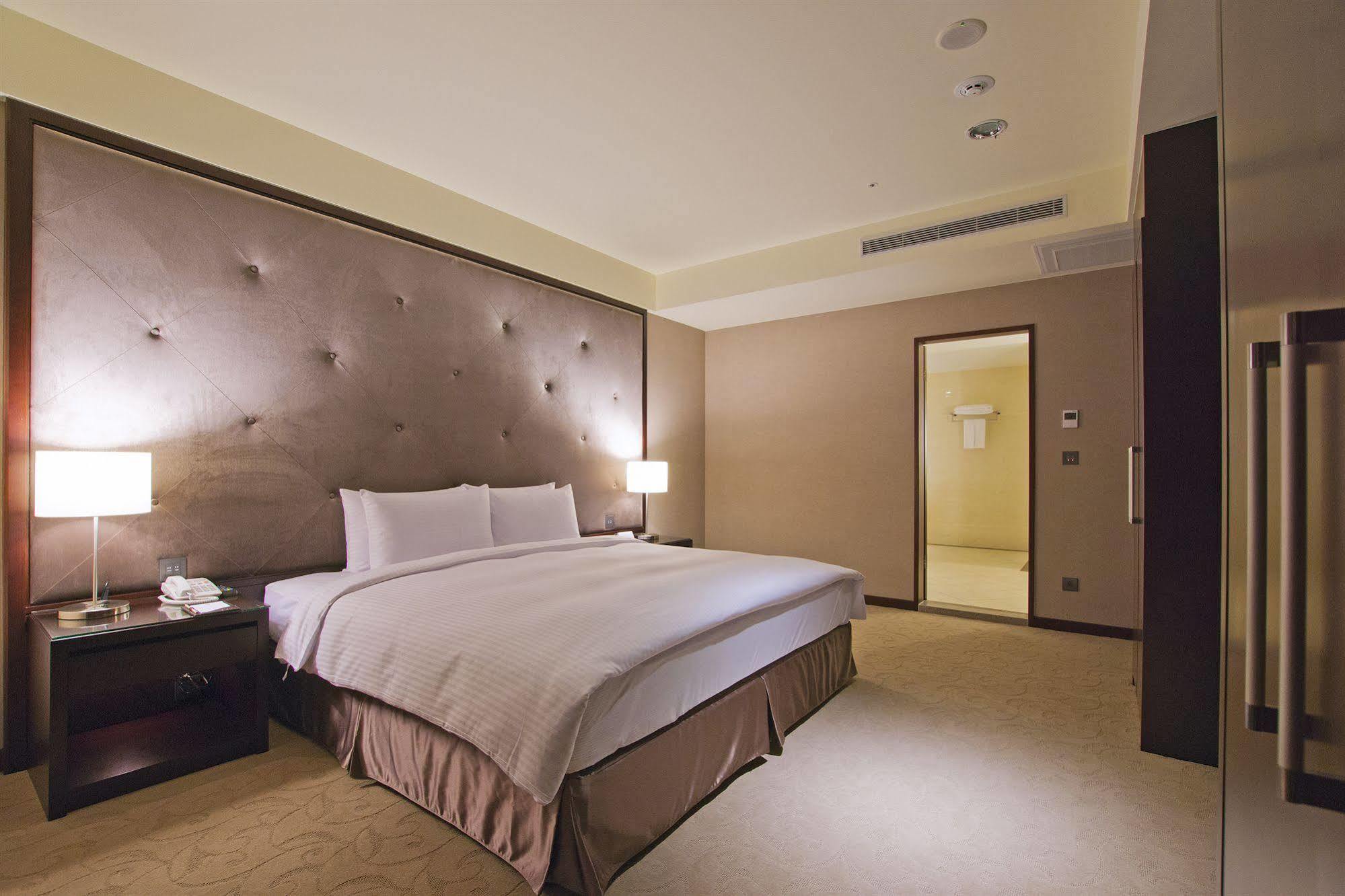 Lailai Hotel Taichung Exterior foto